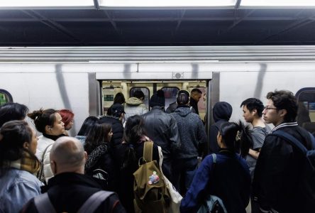 Experts urge CRTC to take action forcing companies to provide cell service on TTC