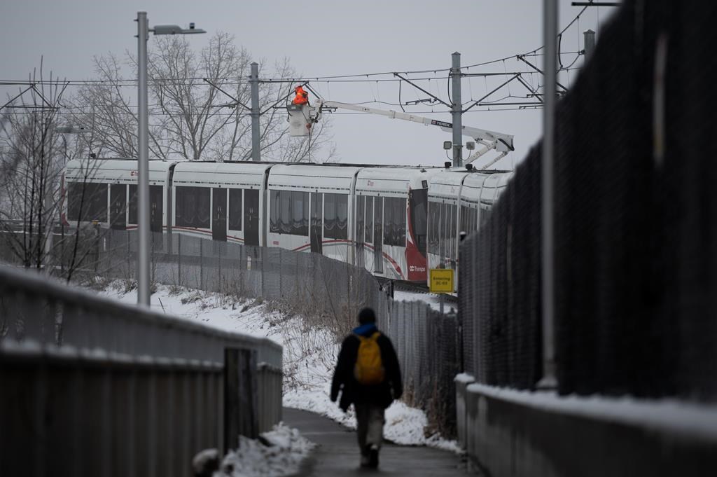 No timeline to reopen Ottawa LRT, trains still stuck after freezing rain shutdown