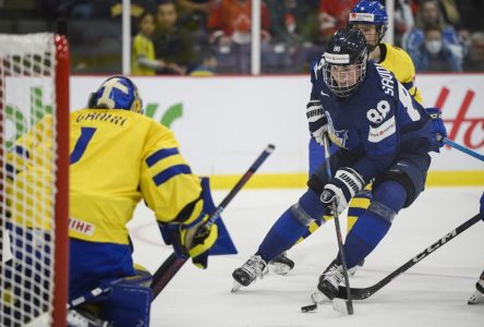 Finns beat Swedes 4-2, U.S. downs Czechs 6-2, Germany blanks France in world hockey