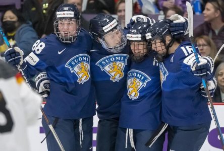 Finland breezes by Hungary 5-0 to finish preliminary play unbeaten at women’s worlds