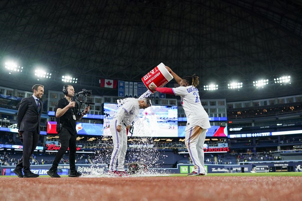 Biggio’s three-run homer lifts Blue Jays over White Sox 5-2; Bassitt earns win