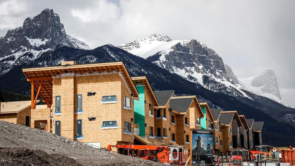 Average home price will not revert to pre-pandemic levels this year: CMHC