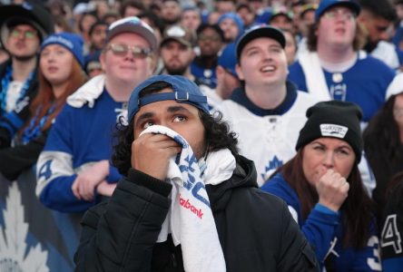 Business booming for Toronto bars as Maple Leafs advance in playoffs