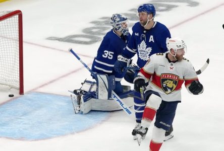 Panthers survive blown two-goal lead, down mistake-prone Maple Leafs 4-2 in Game 1