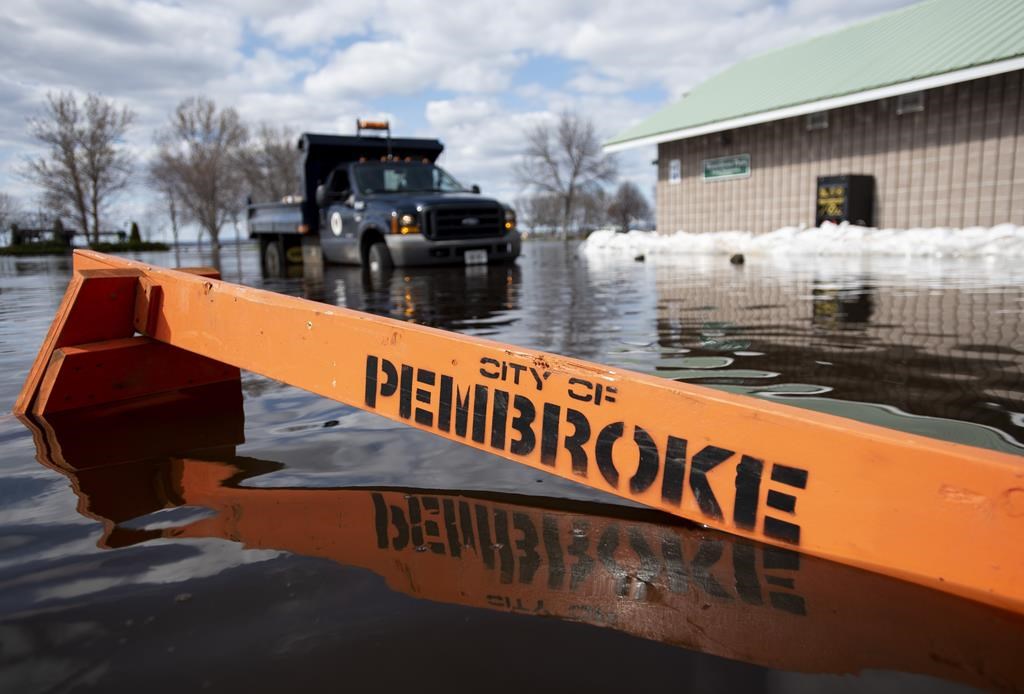 Communities along Ottawa River declare emergency over flood risks