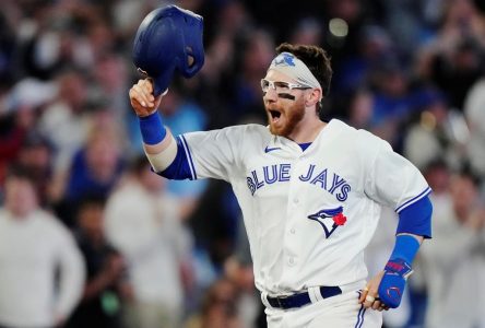 Jansen hits three-run walkoff homer in 10th inning as Blue Jays defeat Yankees 3-0