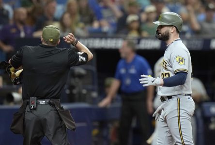 Brewers place OF/DH Jesse Winker on injured list, recall IF Abraham Toro