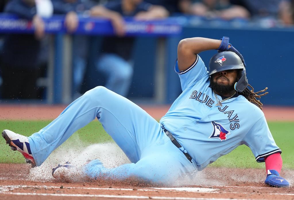 Toronto Blue Jays pound out 14 hits in 7-2 victory over Milwaukee Brewers