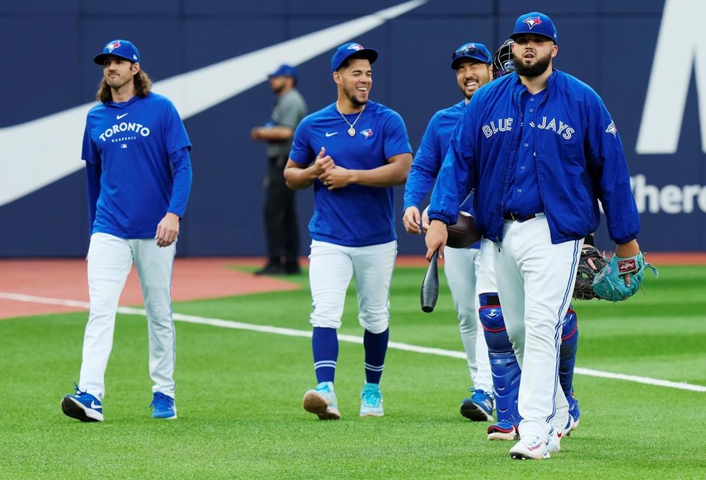 Blue Jays starting pitchers bond over meals together on the road