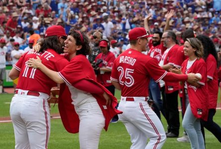 Nine new Canadian citizens sworn in before Toronto Blue Jays game