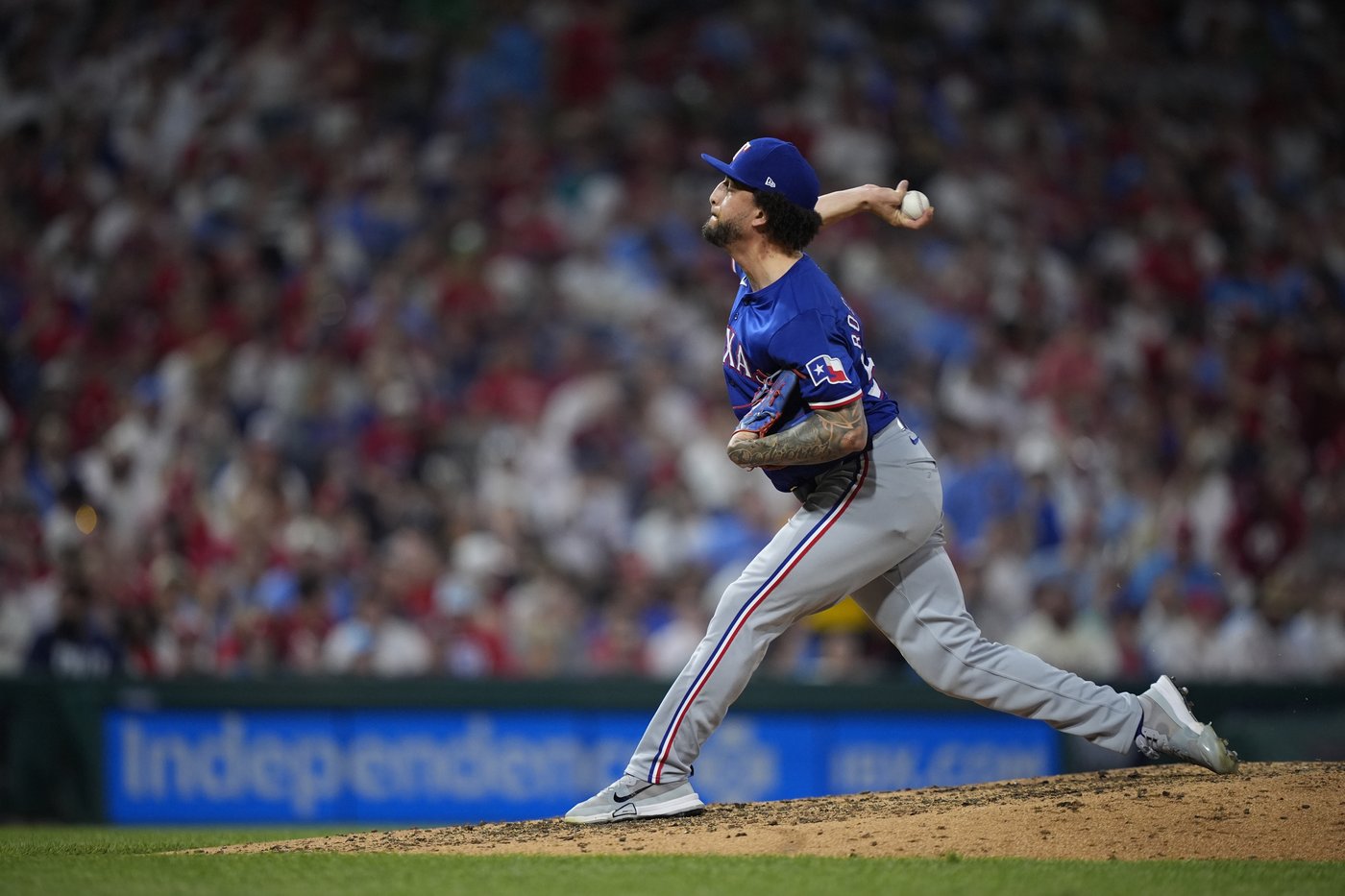 Blue Jays get reliever Yerry Rodriguez for Josh Mollerus in trade with Rangers