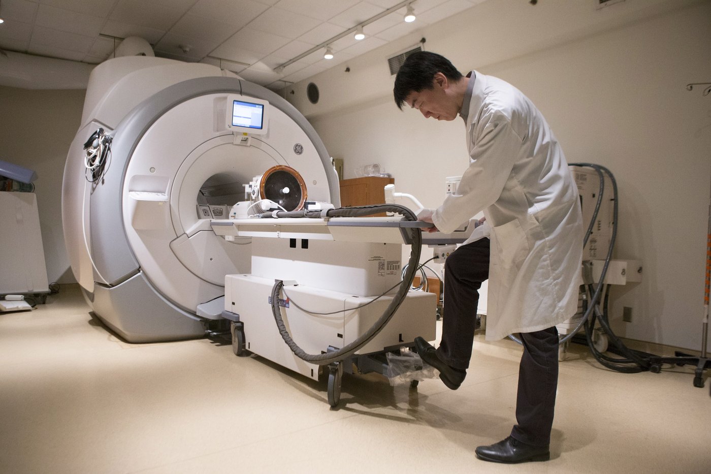 Ontario seeks more private MRI, CT clinics for public scans