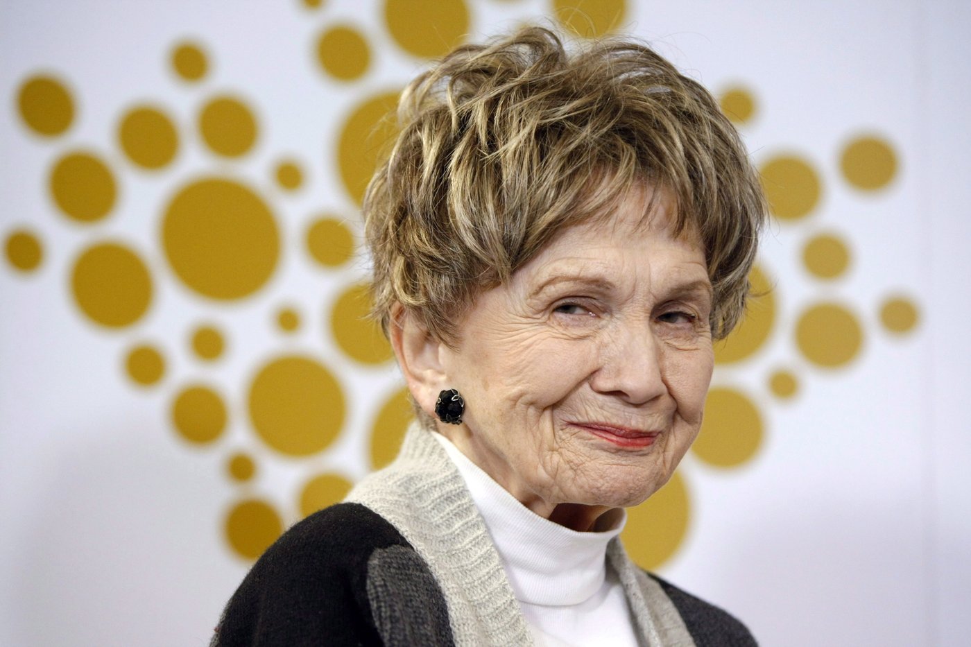 Indigo to remove portraits of Alice Munro from stores; keep books on shelves