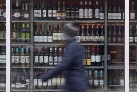 LCBO stores closed for 2 weeks as workers strike, oppose plan to open up booze market