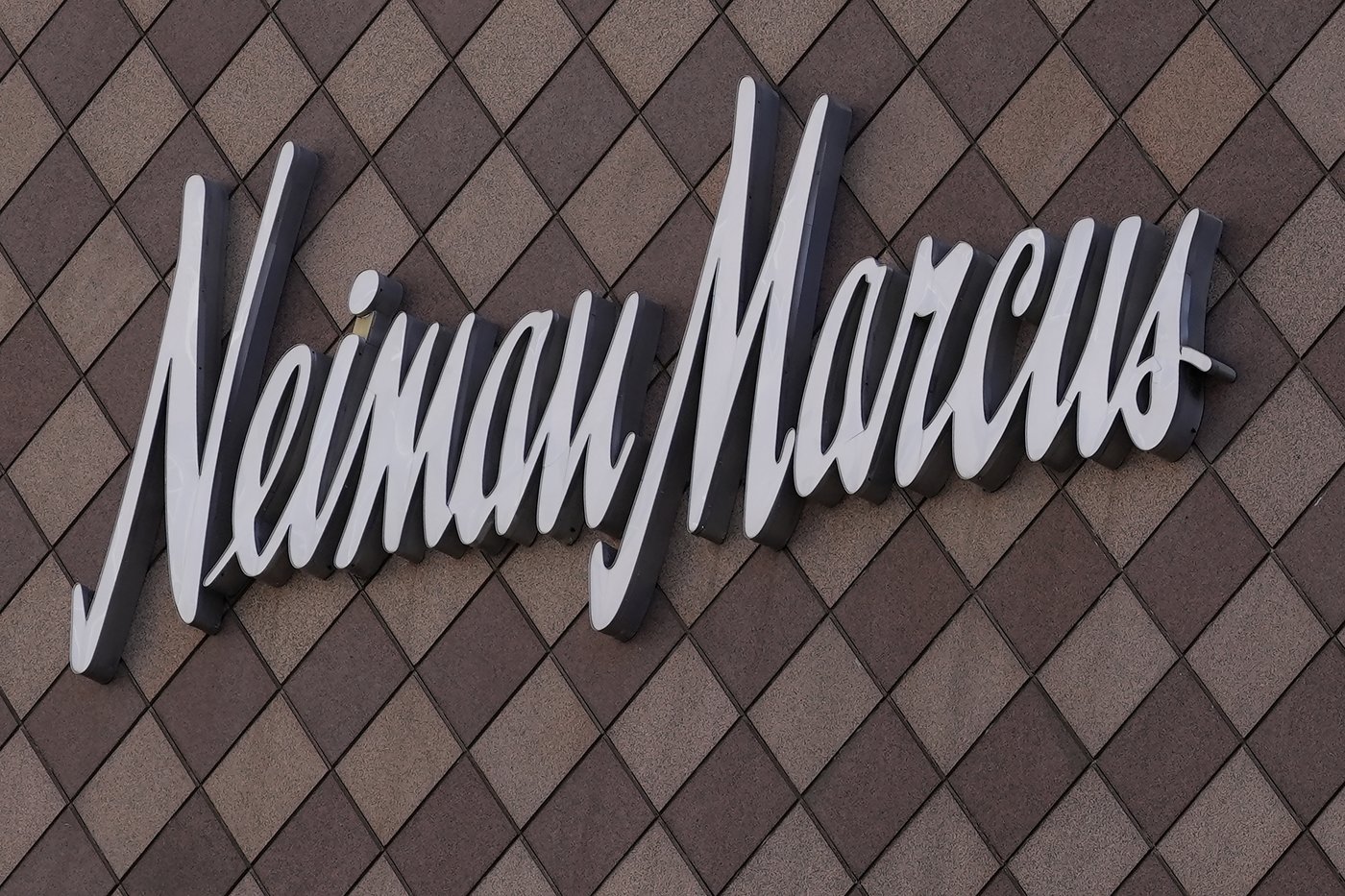 ‘Marriage of convenience’: Hudson’s Bay Co. buying Neiman Marcus for US$2.65B