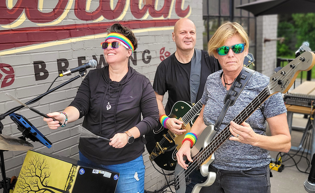 Queers and Beers give Cheers to Pride