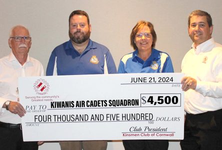 Kin donates to 325 Kiwanis Air Cadets