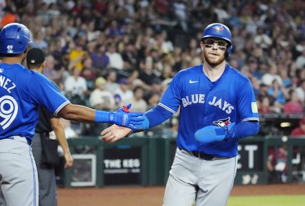 Blue Jays trade longtime catcher Danny Jansen to Red Sox for three prospects