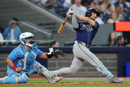 Lowe’s two-run homer lifts Rays over Blue Jays 4-2 as Berrios walks six