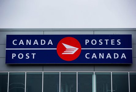 Canada Post at ‘critical juncture,’ financial situation unsustainable: board chair