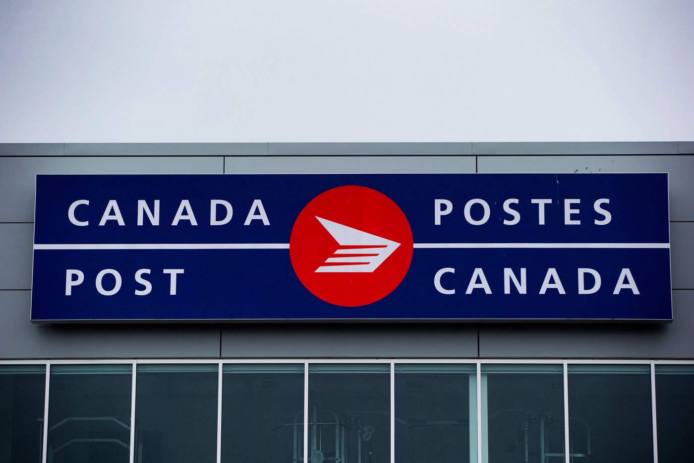 Canada Post at ‘critical juncture,’ financial situation unsustainable: board chair