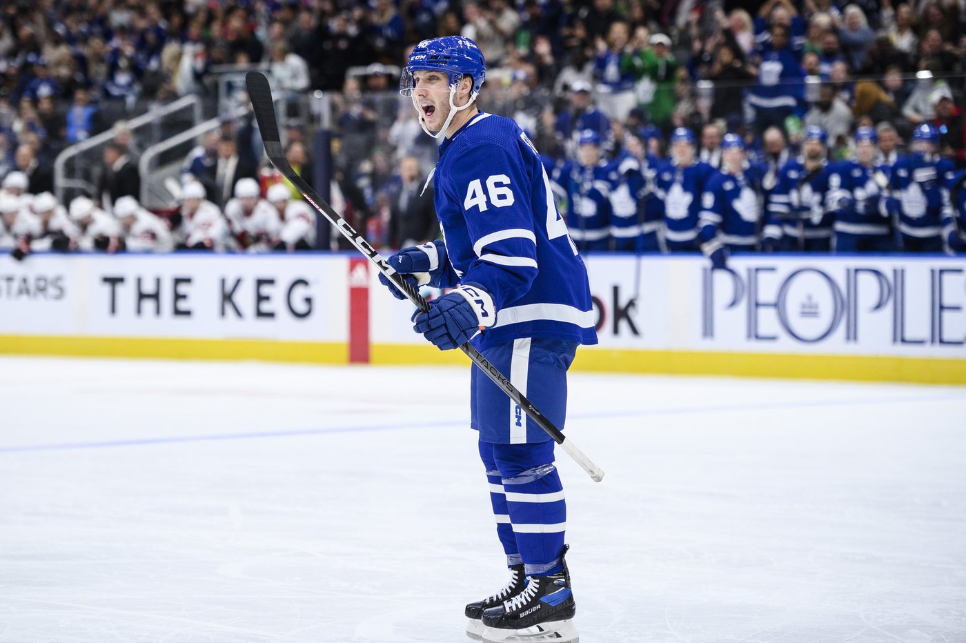 Maple Leafs sign forward Alex Steeves to one-year two-way contract