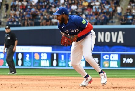 Guerrero extends hit streak, but Blue Jays fall 1-0 to Athletics