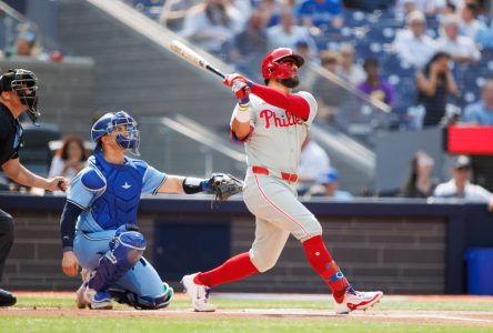 Clemens leads Phillies past Blue Jays 4-2; Schwarber hits fourth homer in two games