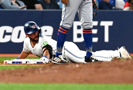 Four-run third inning powers Blue Jays to 6-2 victory over Mets