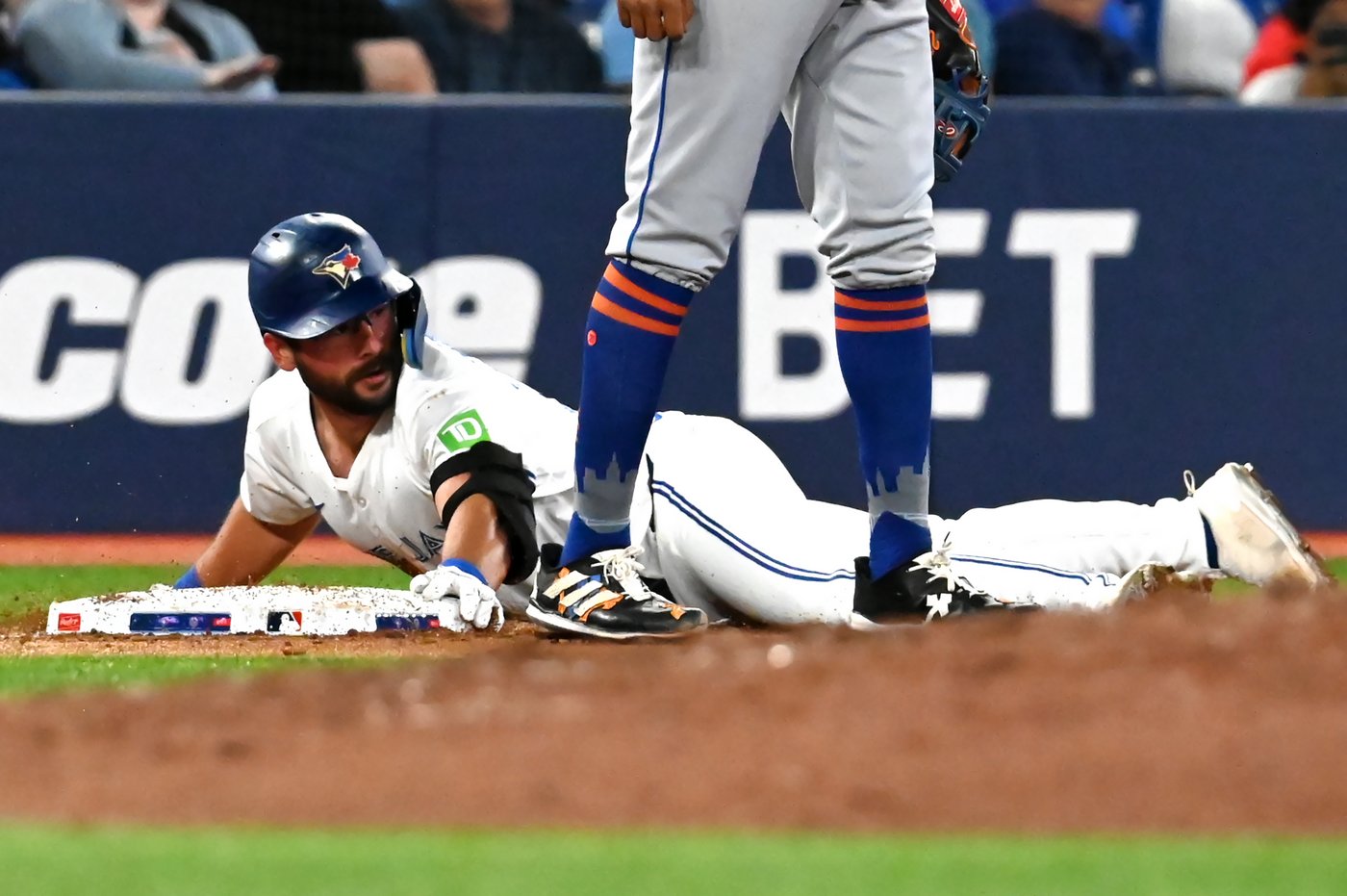 Four-run third inning powers Blue Jays to 6-2 victory over Mets