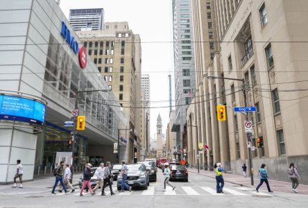 S&P/TSX composite falls more than 200 points Friday, U.S. stock markets also down