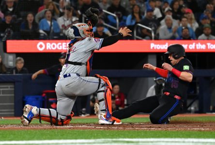 Mets take advantage of sloppy defence in 3-2 victory over Blue Jays