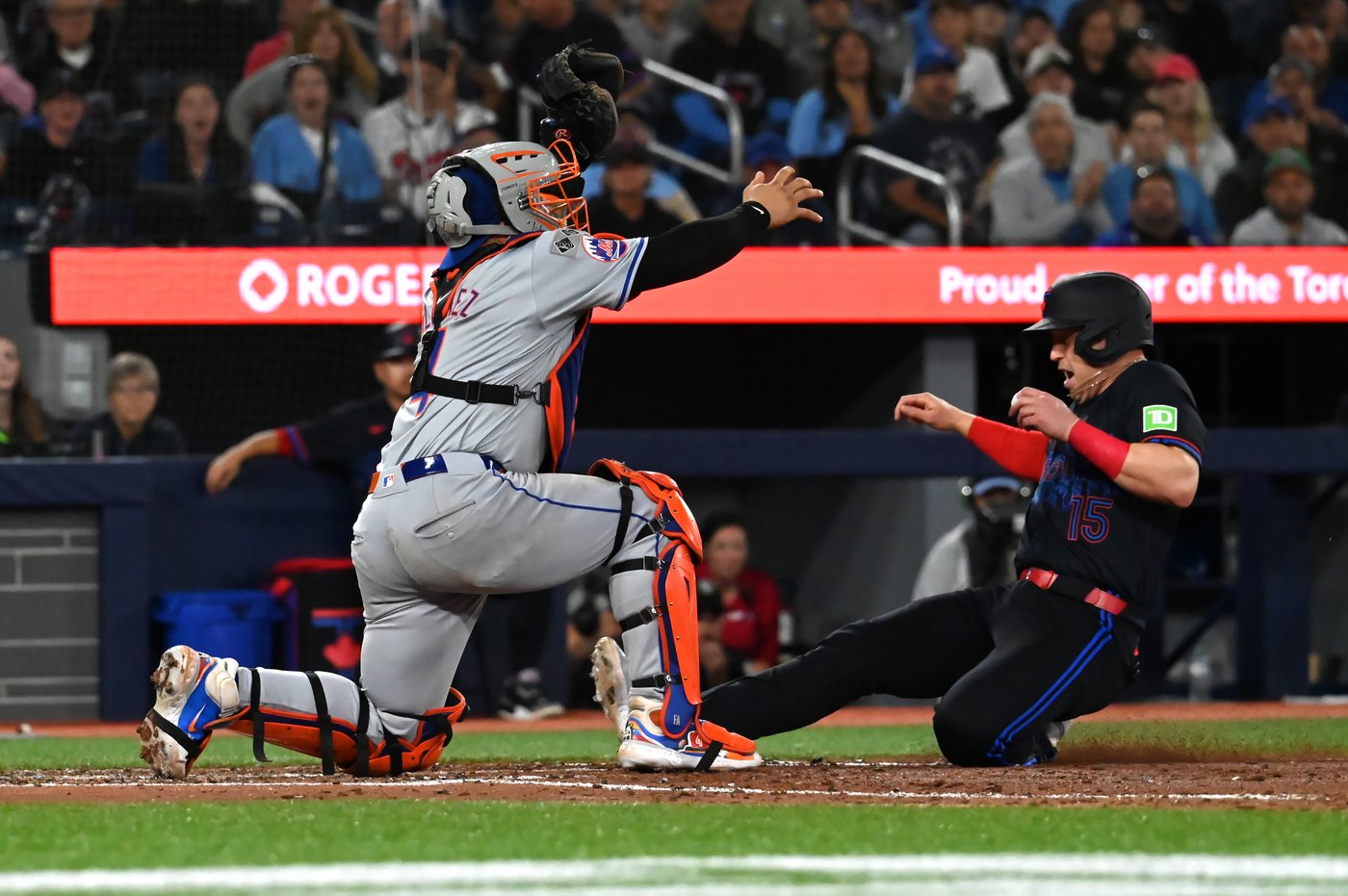 Mets take advantage of sloppy defence in 3-2 victory over Blue Jays