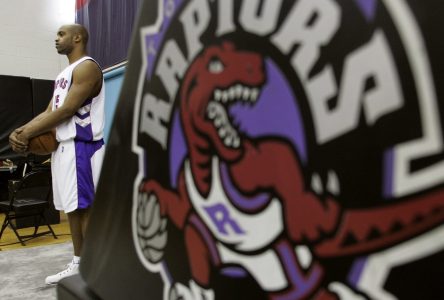 Former Raptors star Carter to visit Toronto amid jersey retirement rumblings