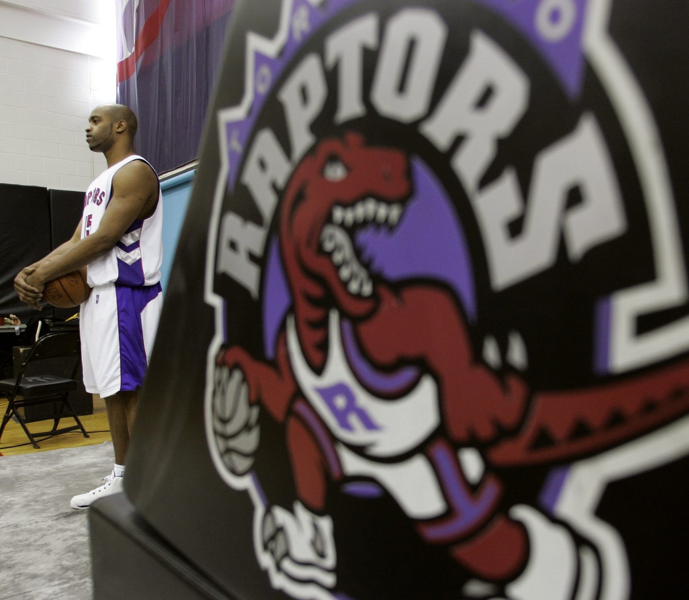 Former Raptors star Carter to visit Toronto amid jersey retirement rumblings