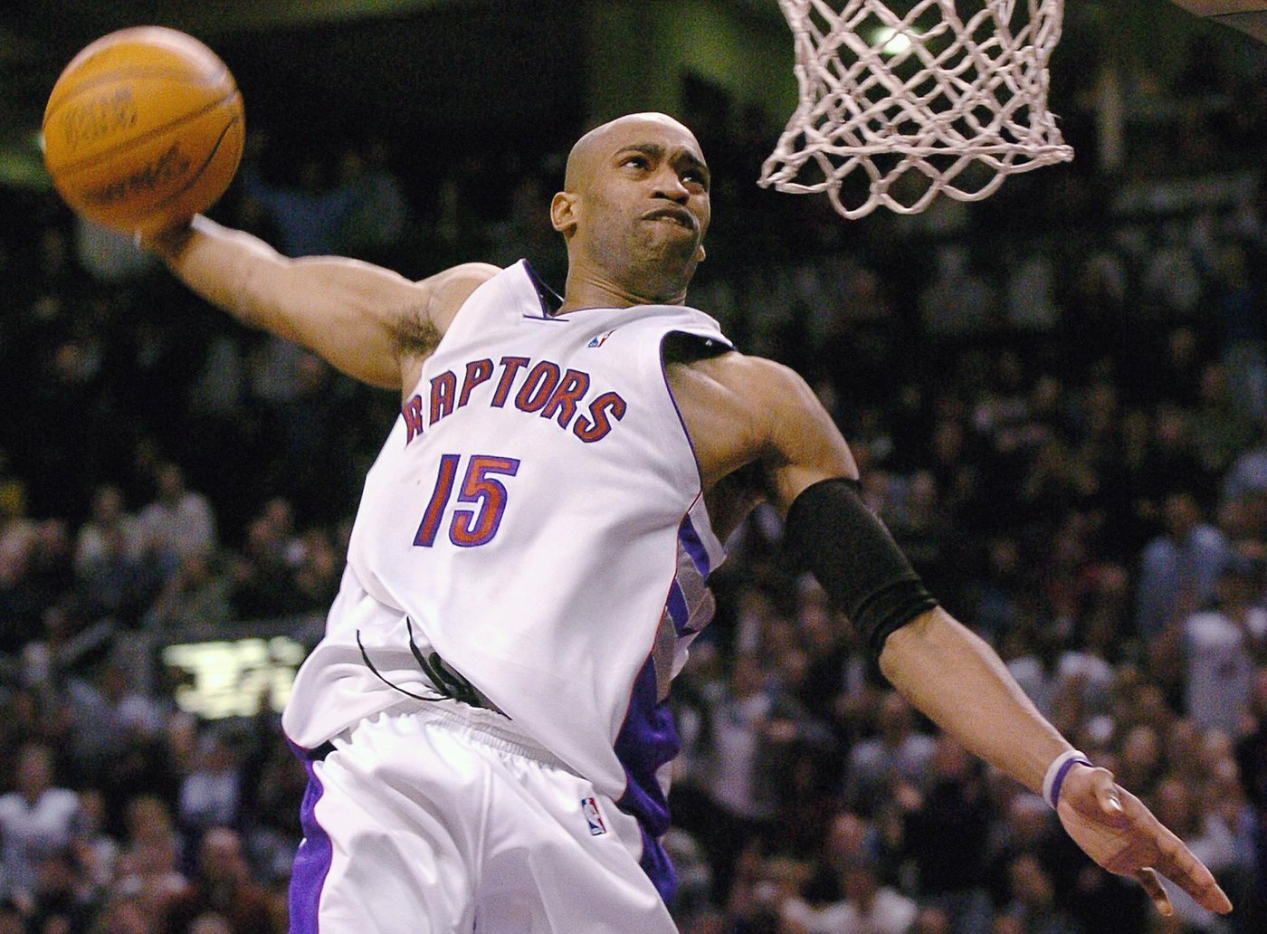 Source: Former star Vince Carter to become first Raptor to have number retired