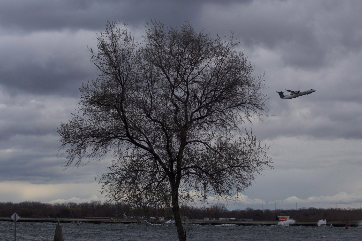 Toronto island airport lease extended for up to 12 years