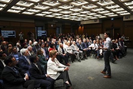 Unspecified number of Liberal MPs set to confront Trudeau, ask him to step down