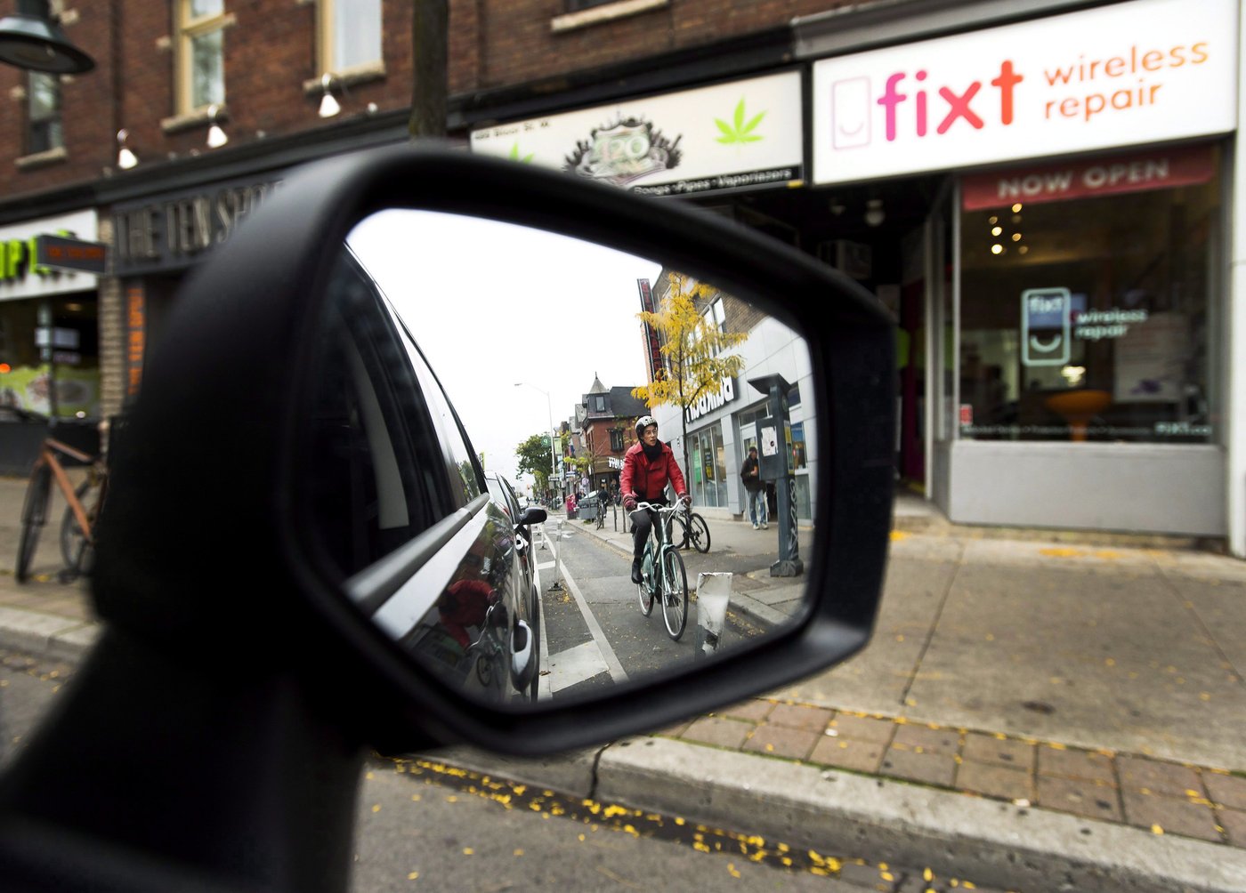 Ontario to give itself veto power over city bike lanes, citing worsening gridlock