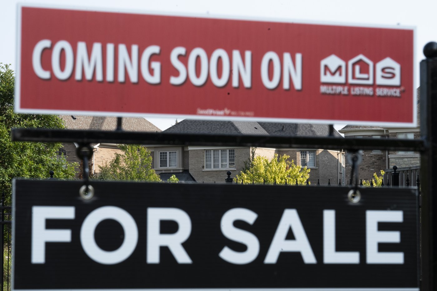 Toronto home sales rose in September as buyers took advantage of lower rates, prices