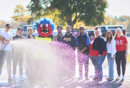 SLC Students Wash Cars for United Way