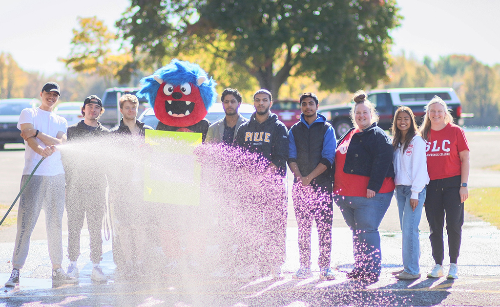 SLC Students Wash Cars for United Way