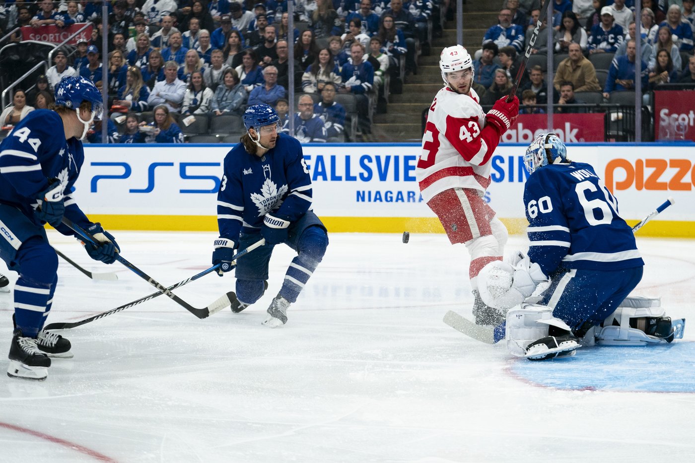 Tavares, Matthews lead Maple Leafs to 3-2 win over Red Wings