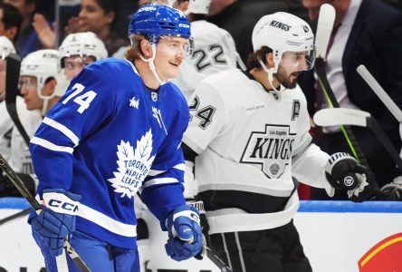 Matthews scores first goal of the season, Leafs use balanced attack to down Kings