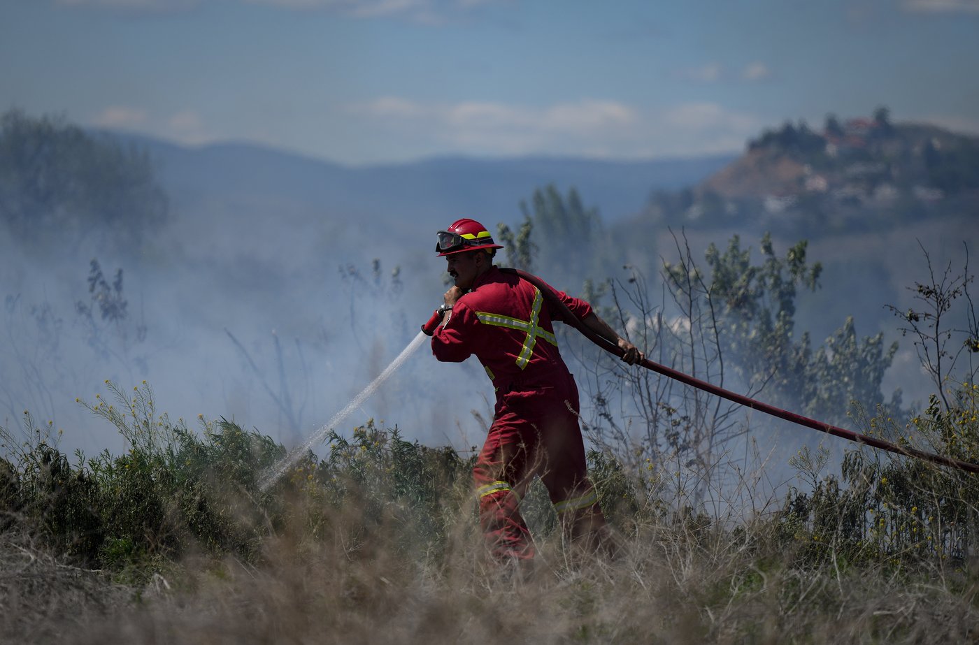 Group calls for for better pay, equipment for wildfire fighters