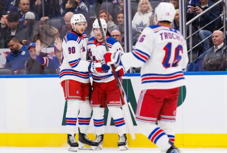 Igor Shesterkin shines, Rangers top Maple Leafs 4-1