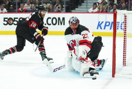 Markstrom loses shutout bid late, leads Devils past Senators 3-1