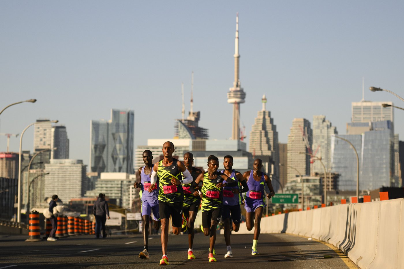 Justin Kent and Natasha Wodak top Canadians at TCS Toronto Waterfront Marathon