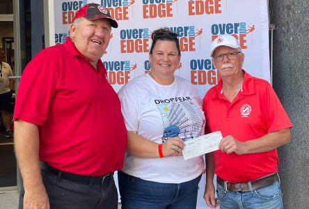 Kinsmen donate to United Way