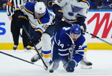 Leafs’ power play clicks minus injured Matthews in 4-0 victory over Bruins